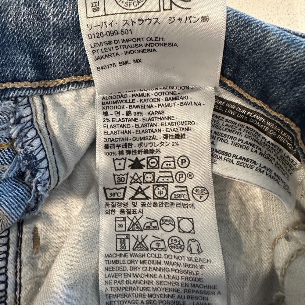 Levi’s High Rise Jeans!👖 🌿 - Picture 9 of 11
